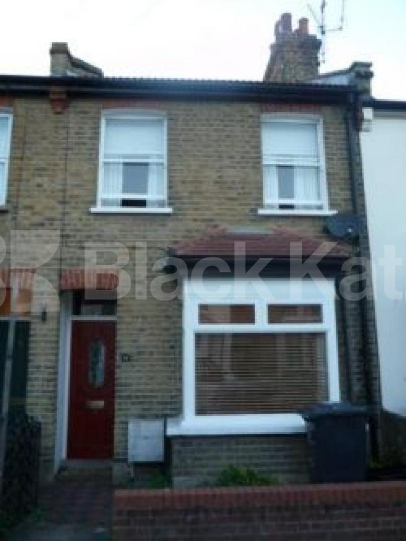 			2 Bedroom, 1 bath, 1 reception Flat			 Brackenbury Road, EAST FINCHLEY N2
